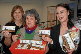 Seit November 2012 gibt es die fair gehandelte Wesel-Schokolade im Eine-Welt-Laden und anderen Verkaufsstellen der Stadt Wesel (hier bei der Präsentation).